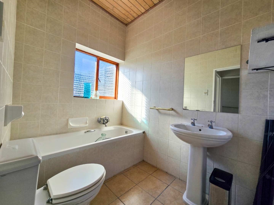 2 Bedroom Property for Sale in Stilbaai Wes Western Cape